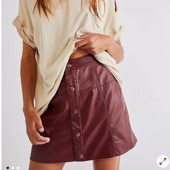 NWT Free People Faux Leather Snap Mini Skirt 8 Maroon Y2K Grunge Streetwear Fall - Picture 1 of 11